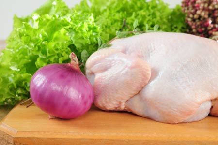 Почему не стоит мыть курицу перед приготовлением