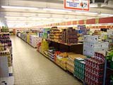 Aldi заставила конкурентов торговать молоком в убыток 