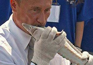 Почему Путин поцеловал беременного осетра?