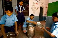 Борьба с голодом в школах Индии