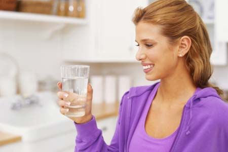 Почему нельзя пить воду во время еды