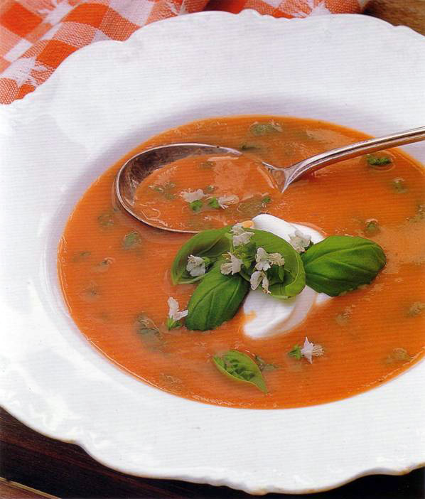 Холодный томатный суп с базиликом