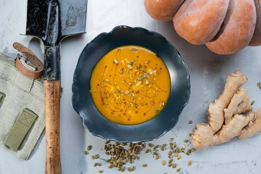 Суп-пюре из тыквы с корнем галангала и креветками