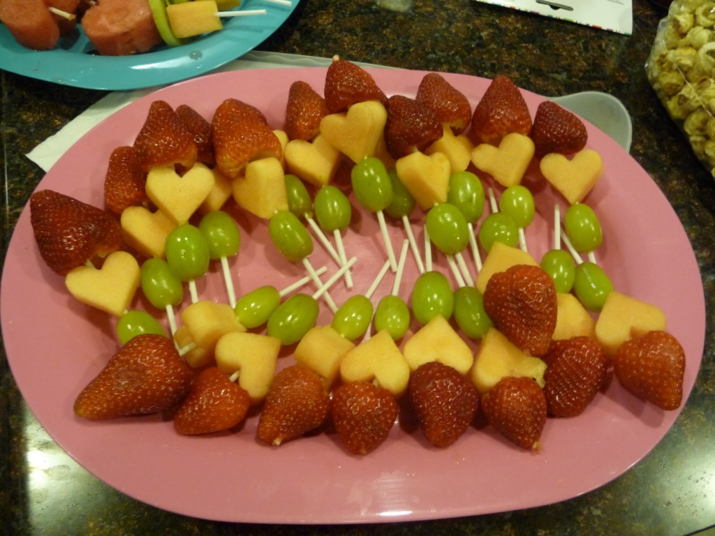 Кусочки фруктов и ягод