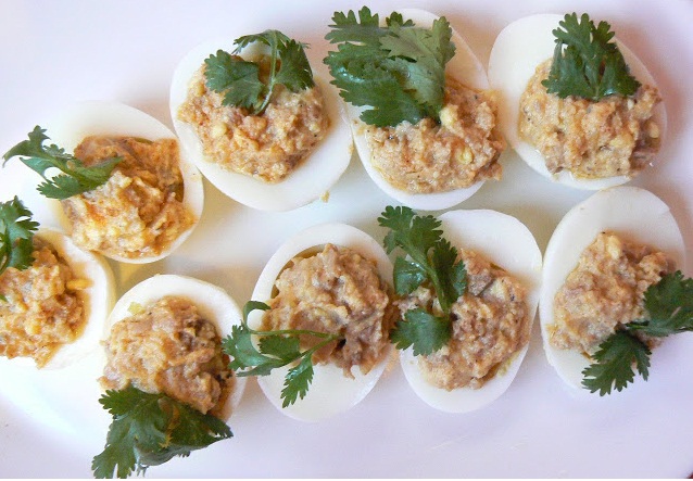 Eggs stuffed with cod liver