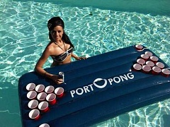 Beer Pong  в бассейне