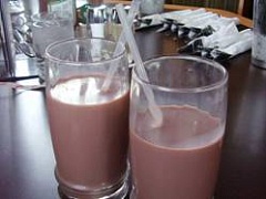 Шоколадное молоко: за и против