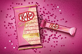 Теперь клубничный: KitKat представил яркую сезонную новинку в розовом 