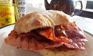 Английская еда – сэндвич с беконом