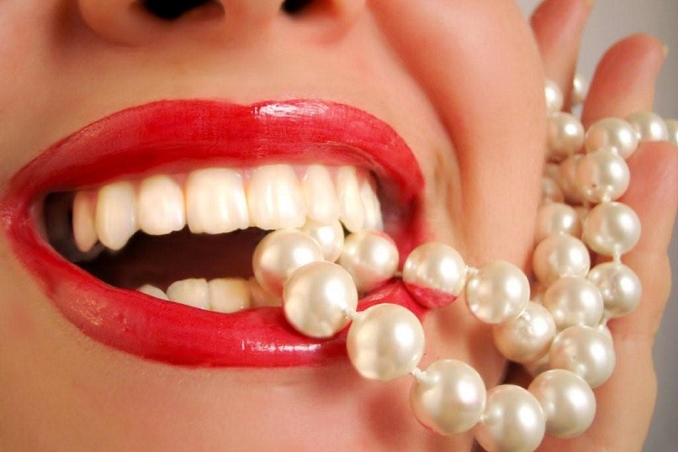 Народные средства отбеливания зубов
