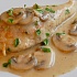 Отварная курица с грибным соусом в йогурте