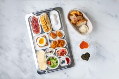 Суперсет с черной и красной икрой: новый завтрак в Atlantica Bistro 