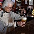 В Сиднее работает 91-летняя барменша