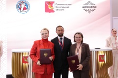«Абрау-Дюрсо» и Тематический парк «Дед Мороз» объявили о стратегическом партнёрстве на ПМЭФ-2025