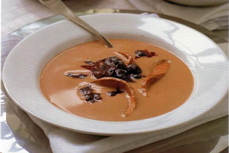 Утиный крем-суп с релишем из голубики