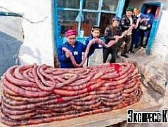В Казахстане сделали двухсотметровую колбасу