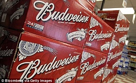 Водитель фуры в США продал все пиво из груза по дороге