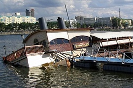 Кафе «Кораблик» ушло под воду в Екатеринбурге