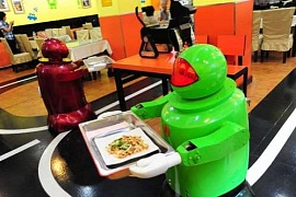 Роботы-официанты в Харбине