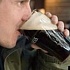 Изогнутые бокалы провоцируют пить больше пива