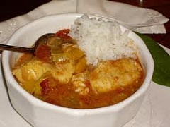Окунь морской, тушенный  с огуречным рассолом и овощами  