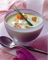 Холодный суп из зеленого горошка с прошутто