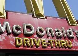 Продажи McDonald's падают впервые за десять лет