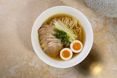 От ленивых вареников с кокосовым муссом до пасты «Дженовезе»: бренд-шеф «Кофемании» представляет сезонное меню