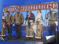 Холдинг «АгроПромКомплектация» и сёла Курской области отпраздновали Урожай 2013 года 