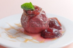 Десерт из яблок и сливы