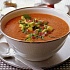 Американский суп из красной фасоли с сальсой гуакамоле