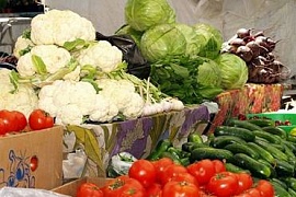 Нелегальный продавец задержан за продажу нелегальных овощей и фруктов