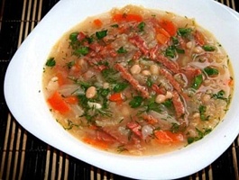 Дмитрогорский суп из колбасок с фасолью