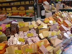 Как проверить, свежий ли сыр на прилавках магазина?