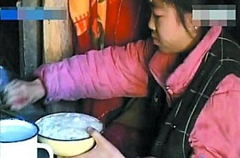 Редкое пищевое расстройство у китайской девочки заставляет ее есть без остановки