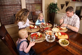 Чем полезен обед в семейном кругу?